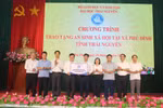 Đại học Thái Nguyên dâng hương tri ân tại ATK Định Hóa, trao 100 triệu đồng hỗ trợ 2 hộ khó khăn