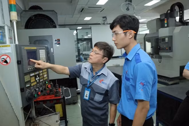 CSGDĐH sẽ cân nhắc trên nhiều yếu tố khi ký hợp đồng toàn thời gian với nhà giáo sau nghỉ hưu