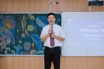 Thầy Hoàng Chí Sỹ - Hiệu trưởng Trường Trung học phổ thông Lưu Hoàng. Ảnh: NVCC