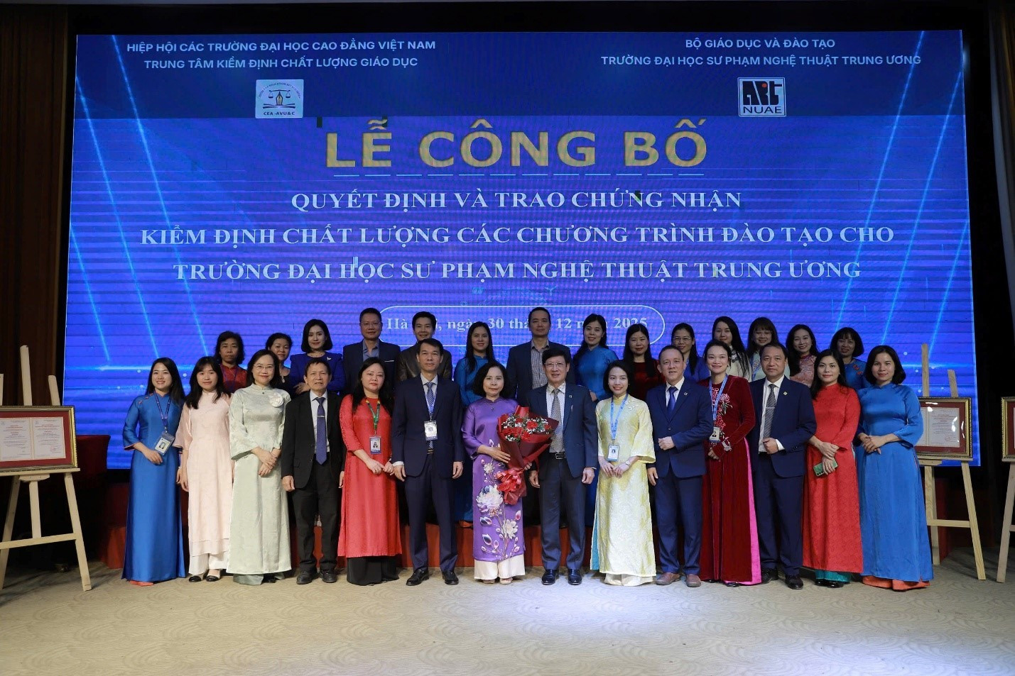 Ngày 30/12/2025, nhà trường long trọng tổ chức Lễ công bố Quyết định và trao Giấy chứng nhận kiểm định chất lượng 05 chương trình đào tạo. Ảnh: NTCC