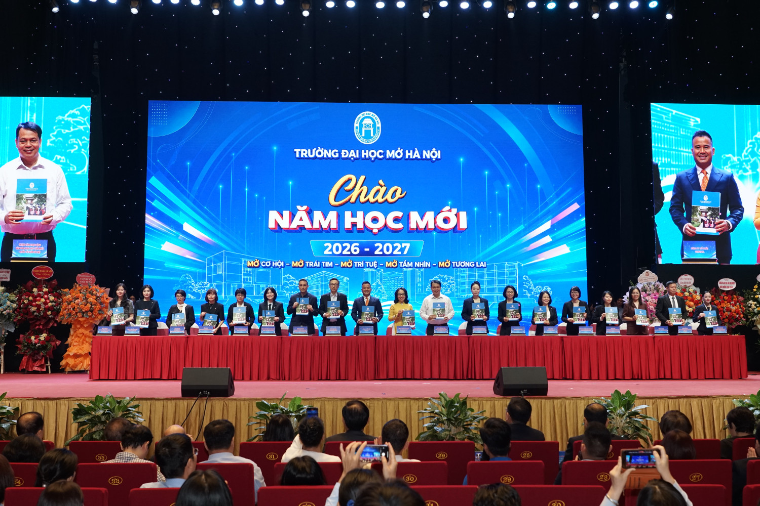 le-ky-ket-bien-ban-ghi-nho-hop-tac-mou-giua-truong-dai-hoc-mo-ha-noi-va-cac-doanh-nghiep-dong-hanh.jpg