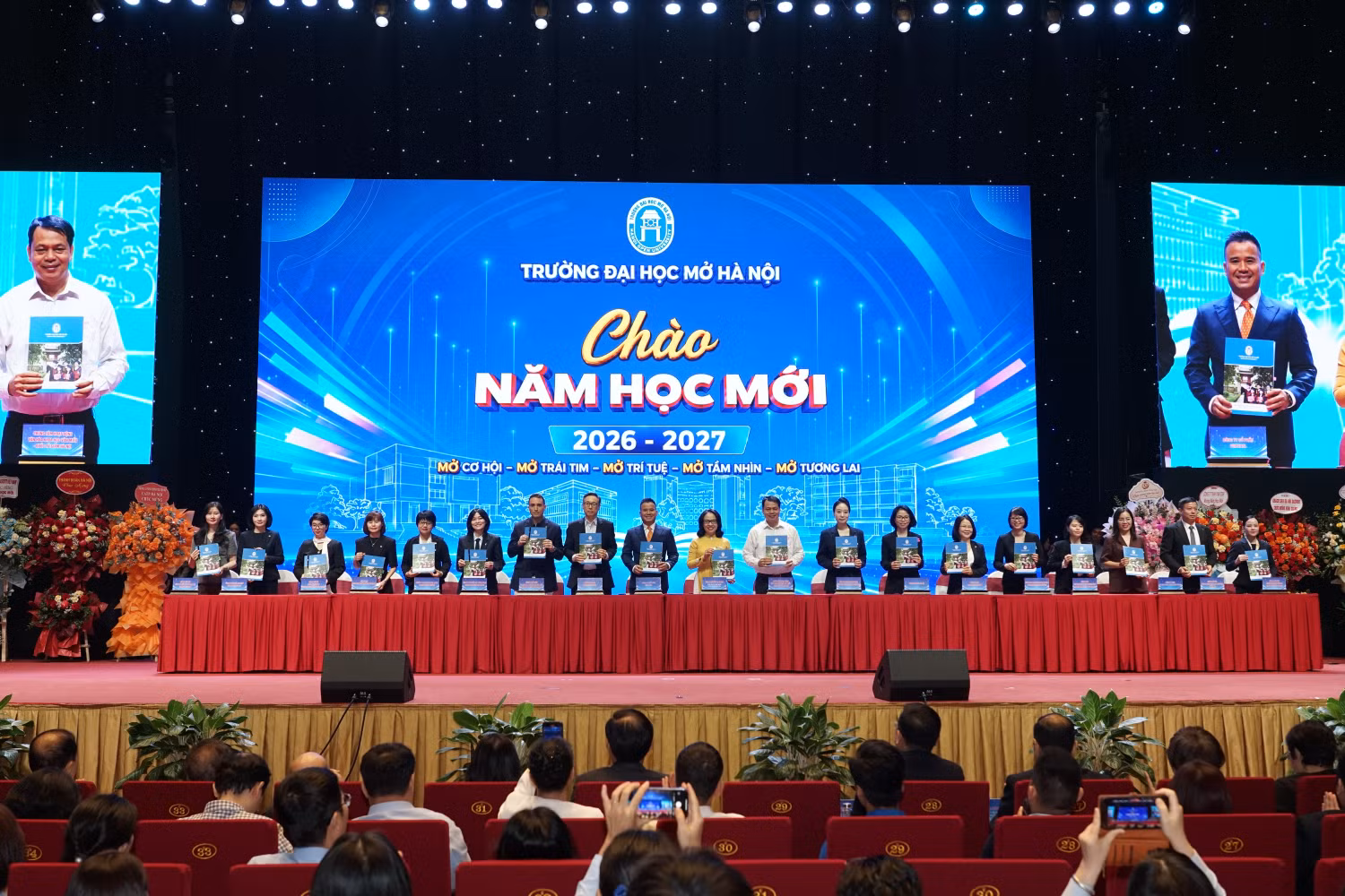 le-ky-ket-bien-ban-ghi-nho-hop-tac-mou-giua-truong-dai-hoc-mo-ha-noi-va-cac-doanh-nghiep-dong-hanh.jpg