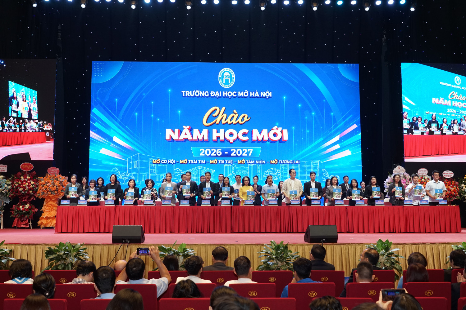 le-ky-ket-bien-ban-ghi-nho-hop-tac-mou-giua-truong-dai-hoc-mo-ha-noi-va-cac-doanh-nghiep-dong-hanh-1.jpg
