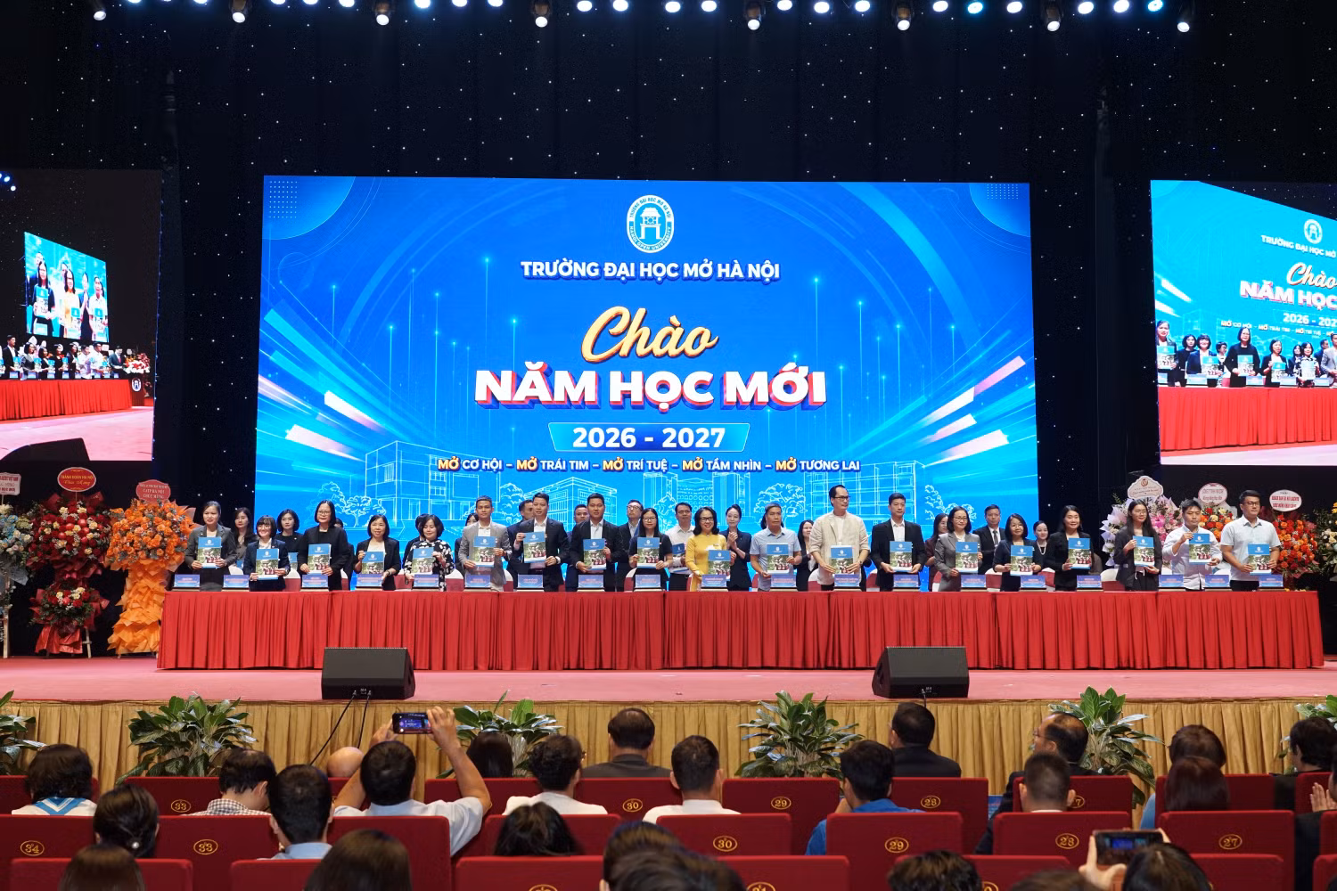 le-ky-ket-bien-ban-ghi-nho-hop-tac-mou-giua-truong-dai-hoc-mo-ha-noi-va-cac-doanh-nghiep-dong-hanh-1.jpg