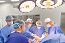 Vinmec Hải Phòng áp dụng thành công kỹ thuật thay khớp vai đảo ngược cho bệnh nhân người Anh