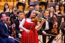 Tài năng violin trẻ Sara Dragan trở lại Hà Nội cùng “Frozen Fire”