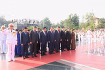 Lãnh đạo Đảng, Nhà nước dâng hương, tưởng niệm các Anh hùng liệt sĩ 