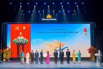 Vietnam Airlines đón nhận Huân chương Lao động hạng Ba và Bằng khen của Thủ tướng Chính phủ