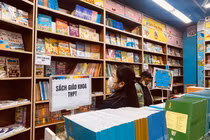 Đại diện cửa hàng sách đưa ra khuyến cáo với phụ huynh khi mua SGK cho năm học mới