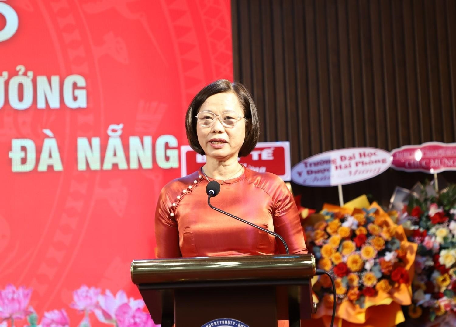 PGS.TS. Lê Thị Thúy - Hiệu trưởng trường Đại học Kỹ thuật Y - Dược Đà Nẵng phát biểu nhận nhiệm vụ.