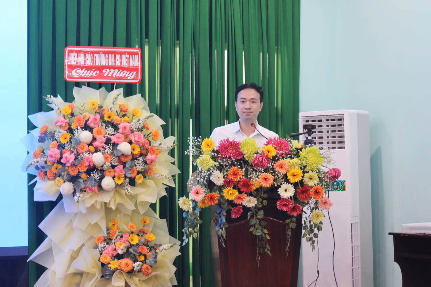 ts-dao-huy-hoang-pho-hieu-truong-dh-mien-tay.jpg