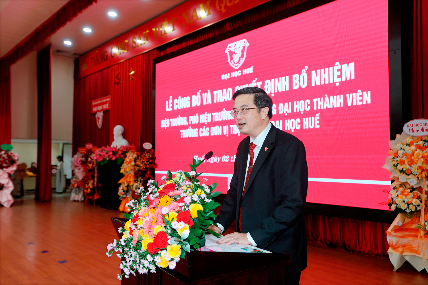 GS.TS. Nguyễn Vũ Quốc Huy - Quyền Giám đốc Đại học Huế phát biểu giao nhiệm vụ.
