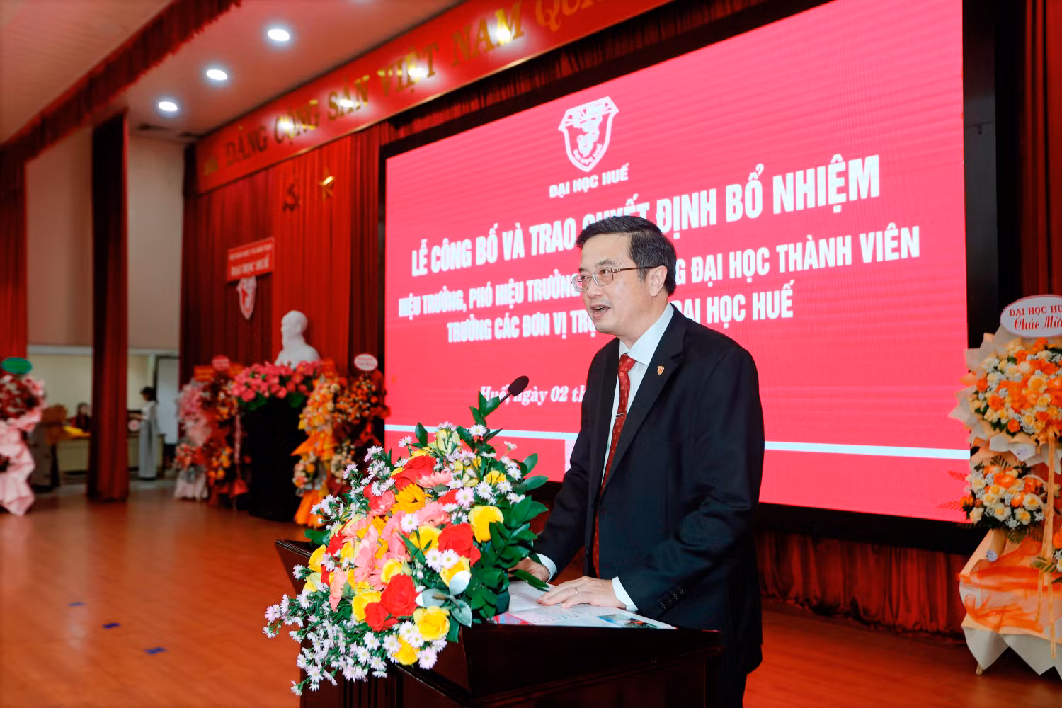 GS.TS. Nguyễn Vũ Quốc Huy - Quyền Giám đốc Đại học Huế phát biểu giao nhiệm vụ.