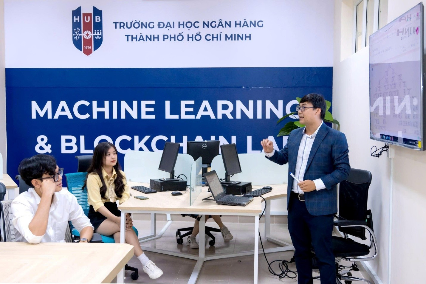 hcm-ngan-hang.jpg