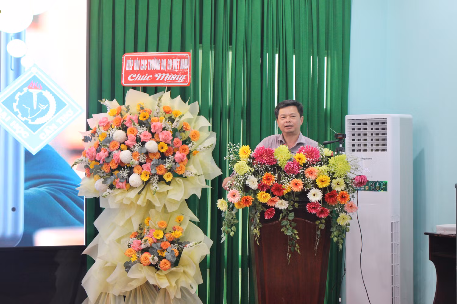hoi-thao-clb-tay-nam-bo-ts-ngo-ba-hung-bai-tham-luan-1.jpg