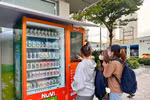 Nutifood tiên phong triển khai máy bán kem tự động