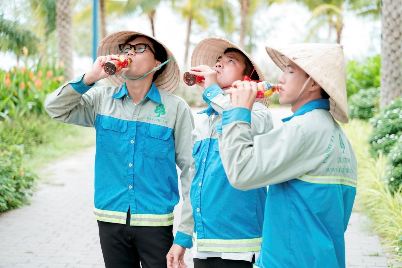 Vừa thanh nhiệt cơ thể ngày nắng nóng với Trà Dr Thanh, Trà Xanh Không Độ , Number 1 vừa dễ dàng có cơ hội trúng hơn 500.000 giải thẻ nạp điện thoại và 3 giải Đặc biệt, mỗi giải trị giá 100 triệu đồng tiền mặt trong hè năm nay.