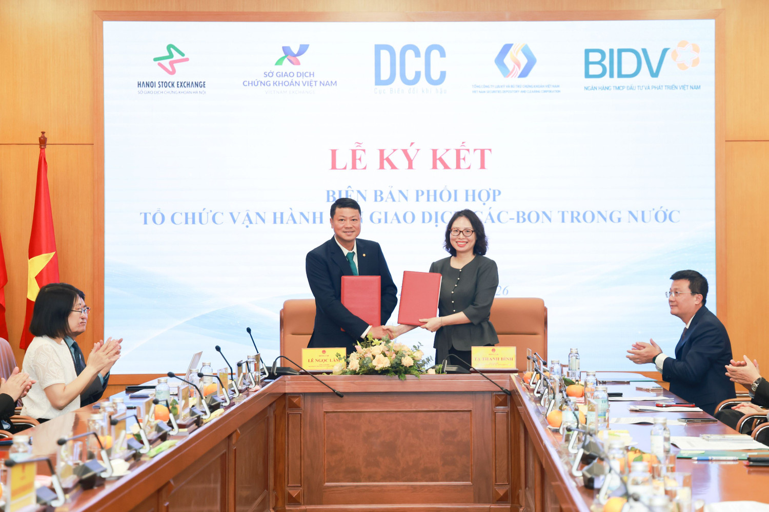 tong-giam-doc-bidv-le-ngoc-lam-va-tong-giam-doc-vsdc-ta-thanh-binh.jpg