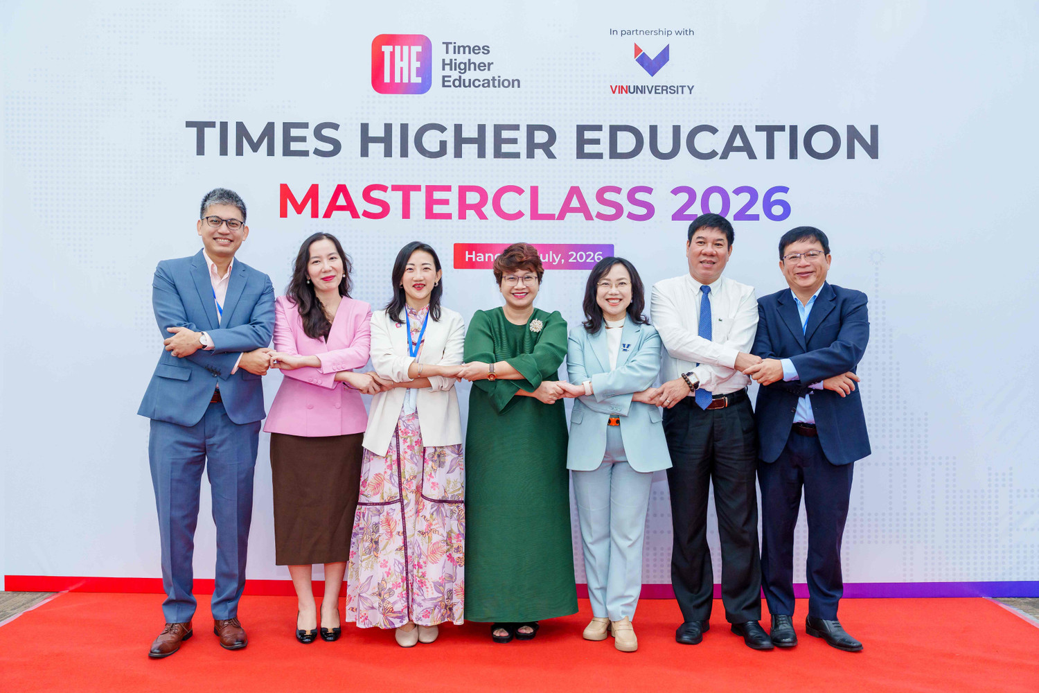 anh-3-dai-dien-lanh-dao-bo-gddt-to-chuc-xep-hang-times-higher-education-truong-dai-hoc-vinuni-va-cac-truong-dai-hoc-viet-nam-tai-hoi-thaotu-du-lieu-den-vi-the-nghien-cuu-phat-trien-ben-vung-va-su-hien-dien.jpg