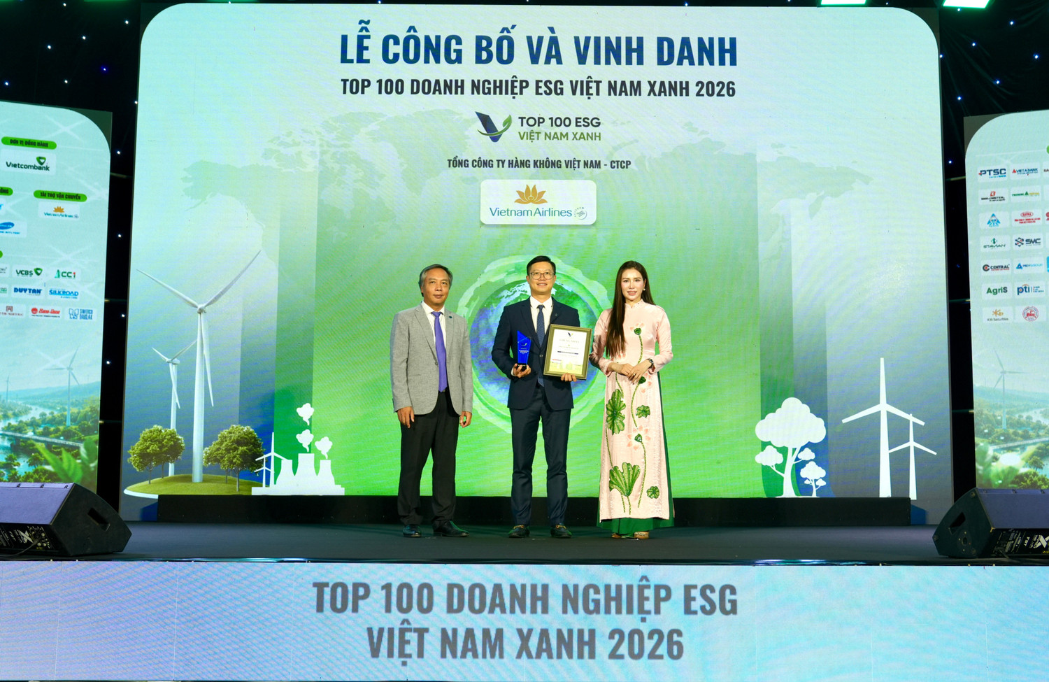 2-vietnam-airlines-duoc-vinh-danh-trong-top-100-esg-viet-nam-xanh-2026.jpg