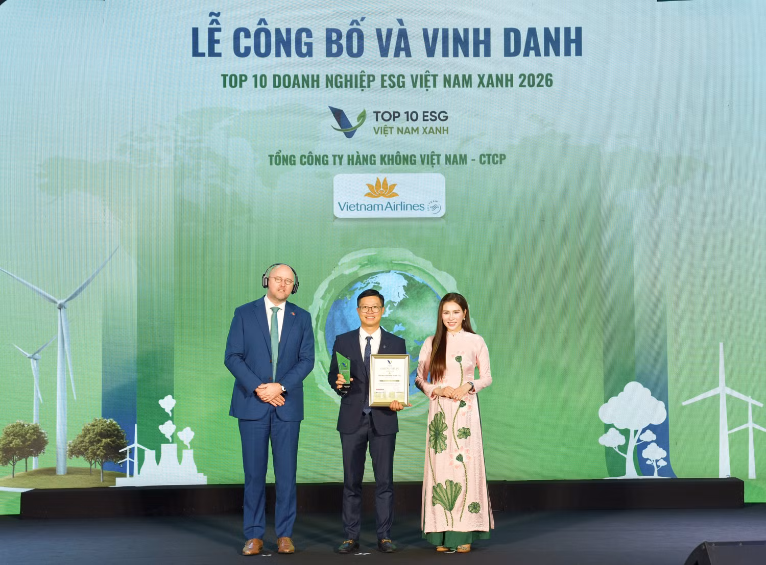 1-vietnam-airlines-duoc-vinh-danh-trong-top-10-doanh-nghiep-esg-viet-nam-xanh-2026-nganh-logisticsjpg.jpg