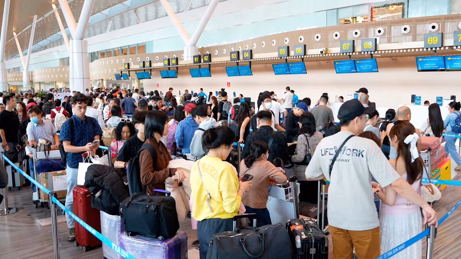 1-vietnam-airlines-tang-them-60-nghin-cho-nang-tong-tai-cung-ung-dip-quoc-khanh-2-9-len-gan-725-nghin-cho-tren-toan-mang-bay.jpg