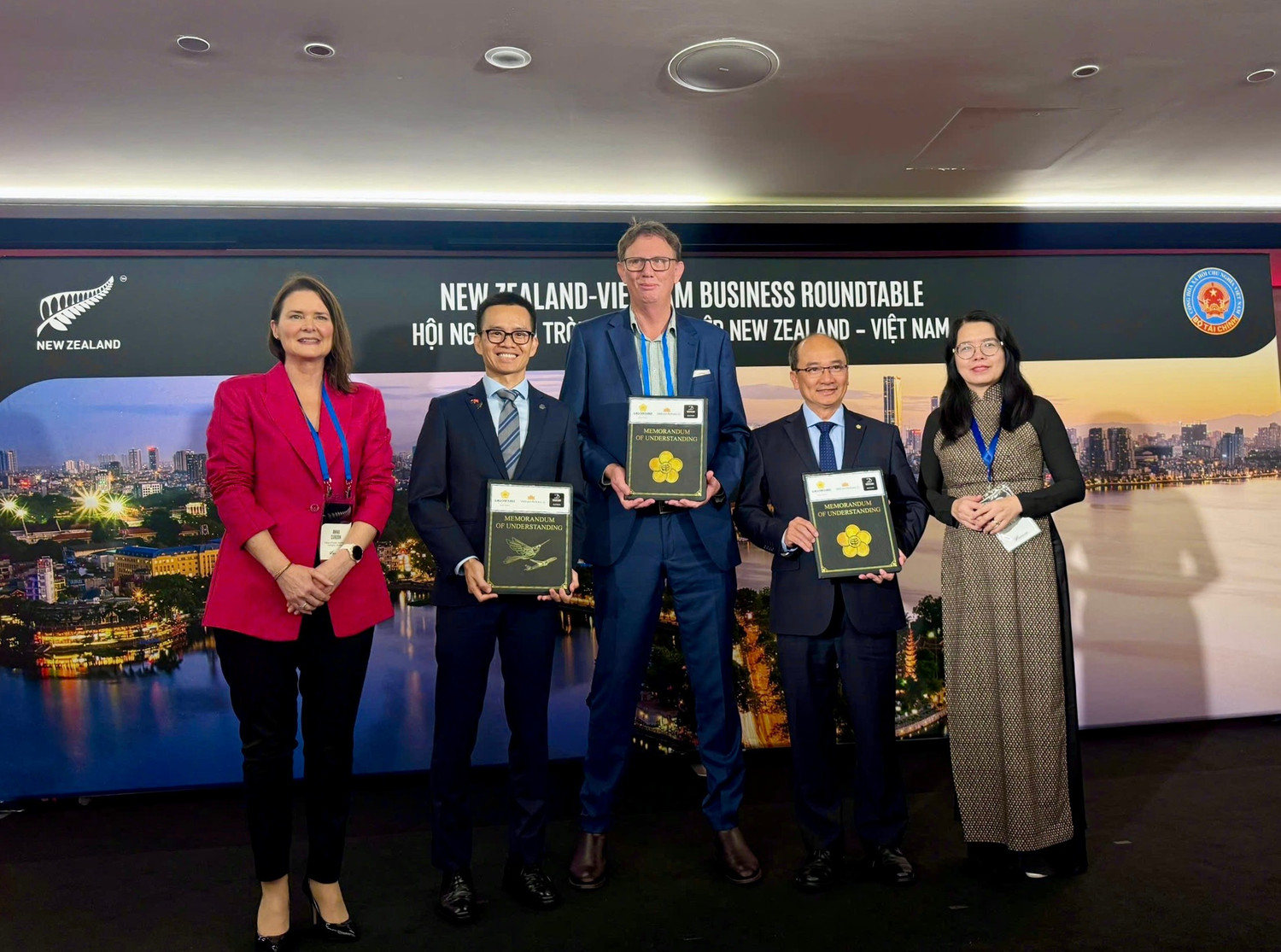 2-viec-ket-noi-the-manh-cua-ba-doanh-nghiep-trong-hang-khong-lu-hanh-luu-tru-se-mang-lai-them-lua-chon-va-trai-nghiem-thuan-tien-hon-cho-du-khach-di-lai-giua-hai-nuoc.jpg
