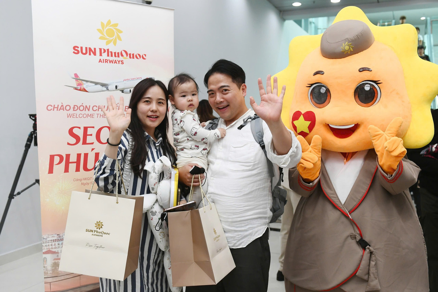 chao-mung-khach-seoul-tai-cang-hang-khong-phu-quoc.jpg