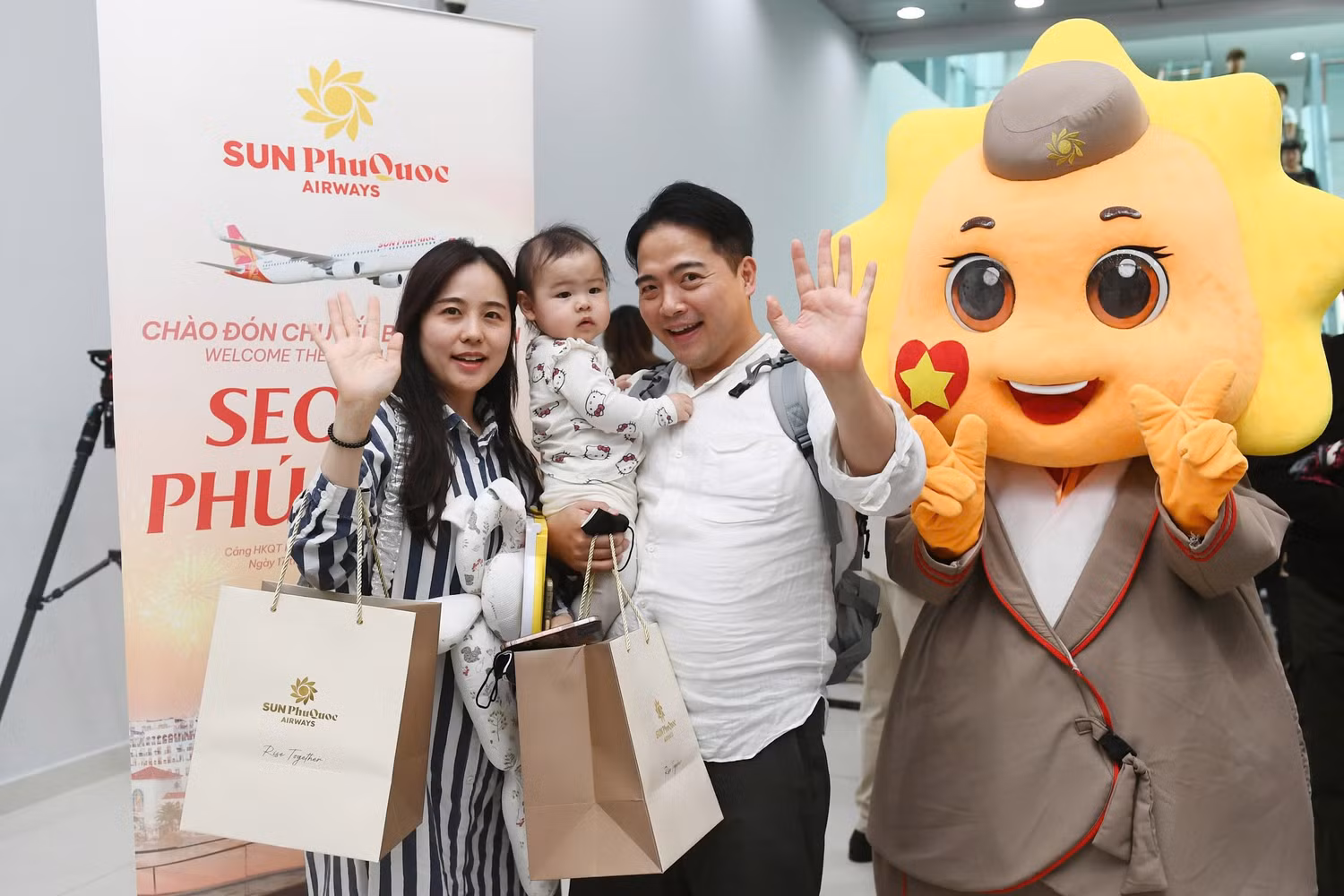 chao-mung-khach-seoul-tai-cang-hang-khong-phu-quoc.jpg