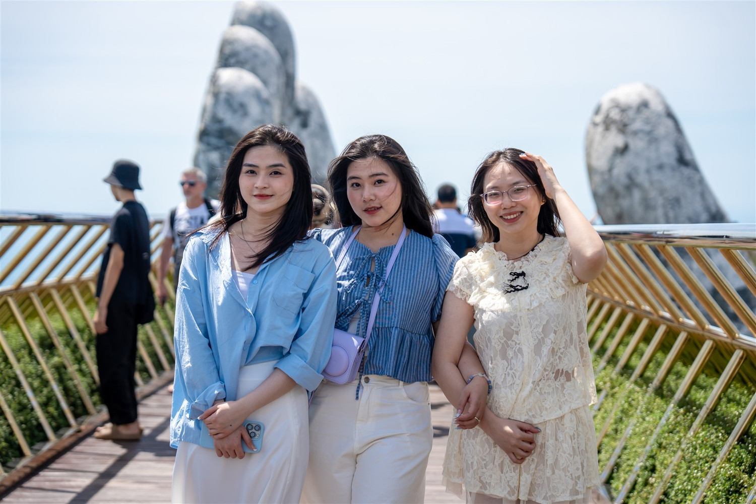 du-khach-tre-duoc-uu-dai-lon-khi-choi-ba-na-hills.jpg