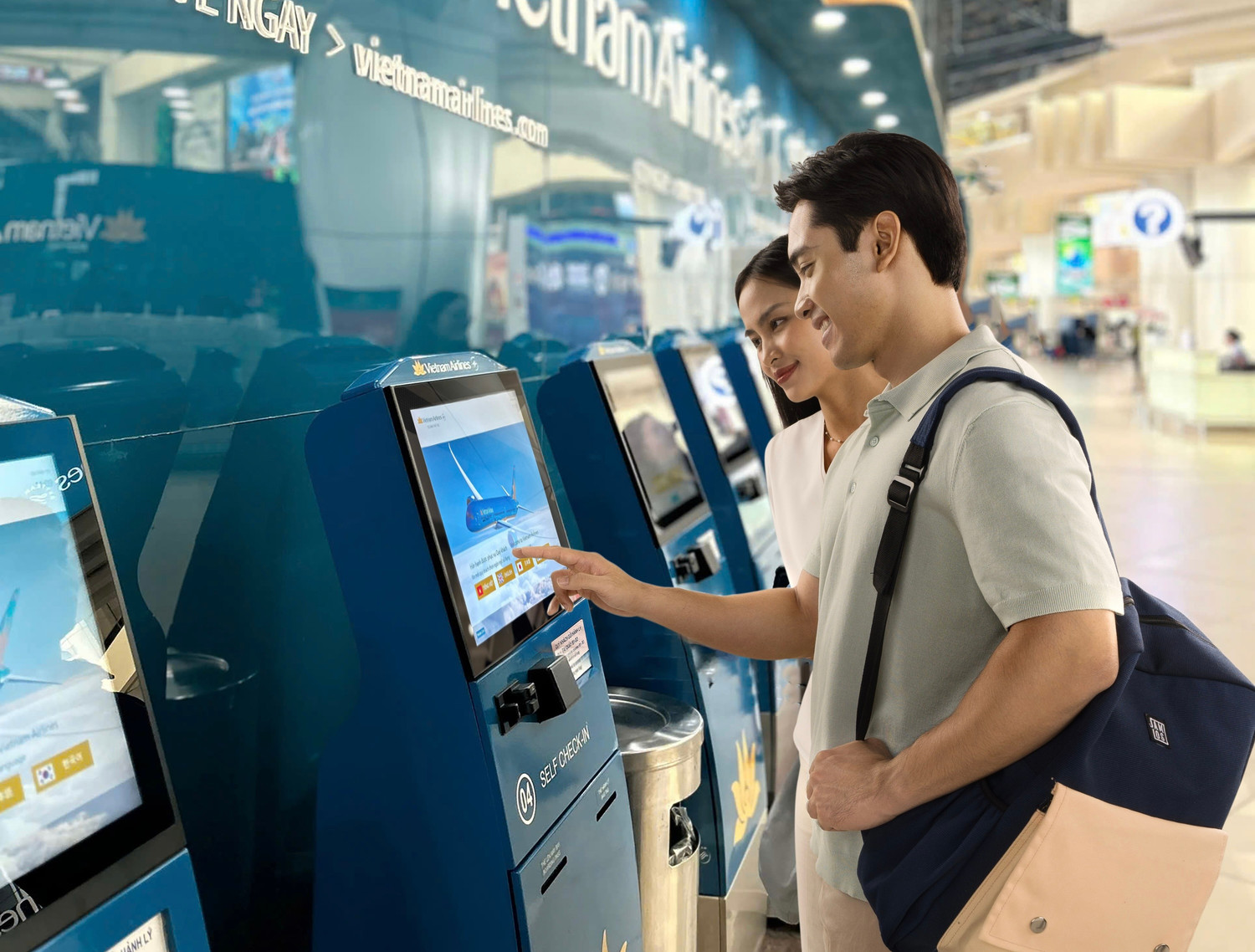 1-vietnam-airlines-group-khuyen-nghi-hanh-khach-chu-dong-lam-thu-tuc-truc-tuyen-truoc-chuyen-bay.jpg