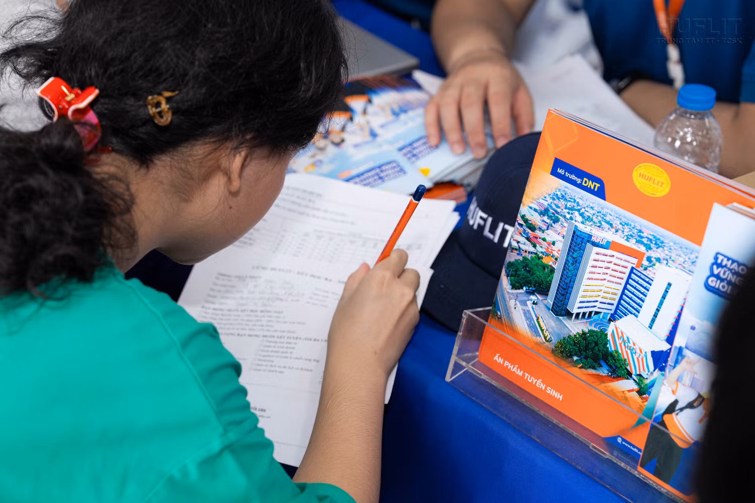 Chỉ còn chưa đầy 1 ngày nữa để chốt nguyện vọng trên cổng đăng ký chung của Bộ Giáo dục và Đào tạo.