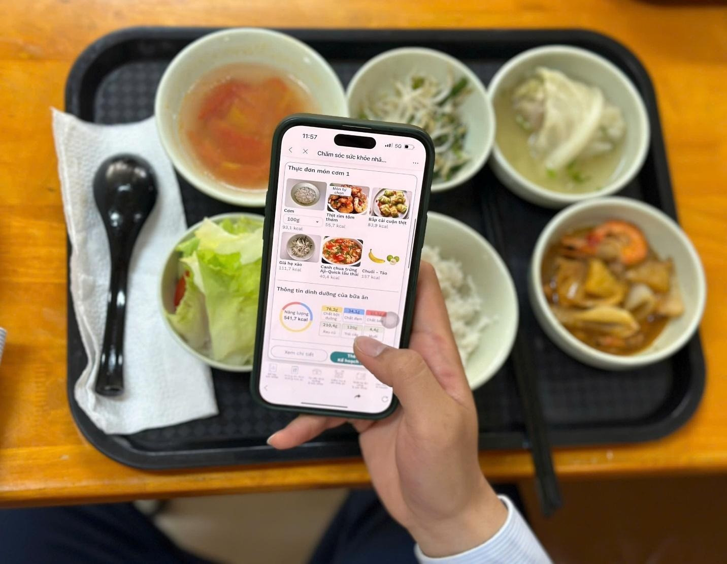 Phần mềm cũng đưa ra thực đơn cá thể hóa dựa trên tình trạng sức khỏe của từng nhân viên.