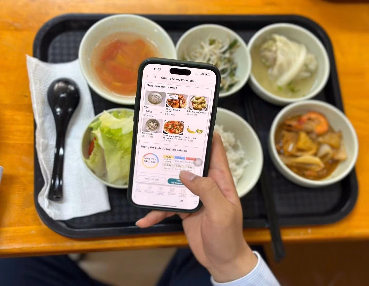 Phần mềm cũng đưa ra thực đơn cá thể hóa dựa trên tình trạng sức khỏe của từng nhân viên.
