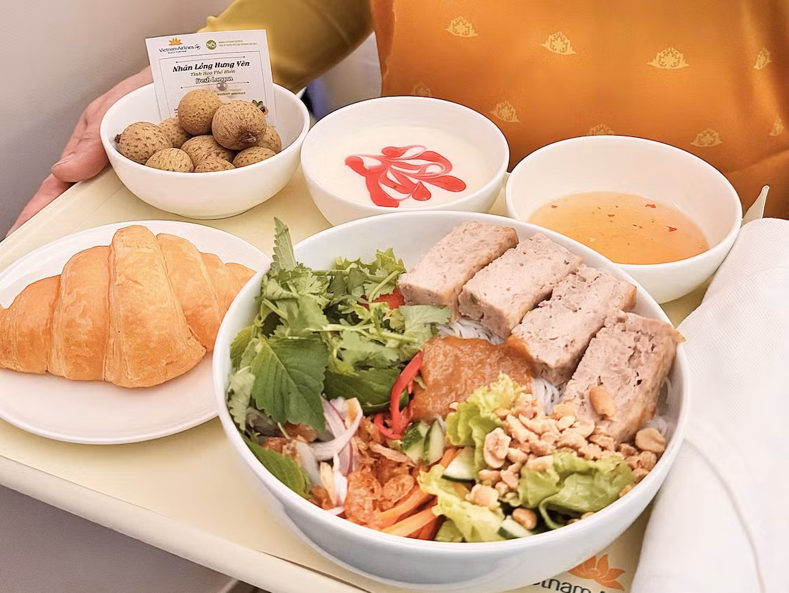 2-moi-phan-nhan-deu-kem-bang-the-gioi-thieu-nguon-goc-va-vung-trong-giup-hanh-khach-tim-hieu-them-ve-san-vat-ngay-trong-hanh-trinh.jpg