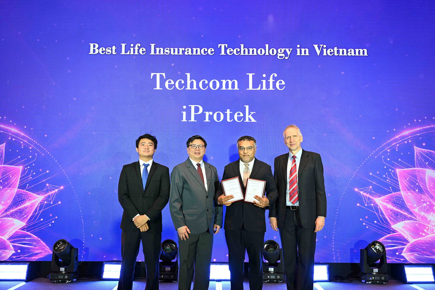 award-iprotek.jpg