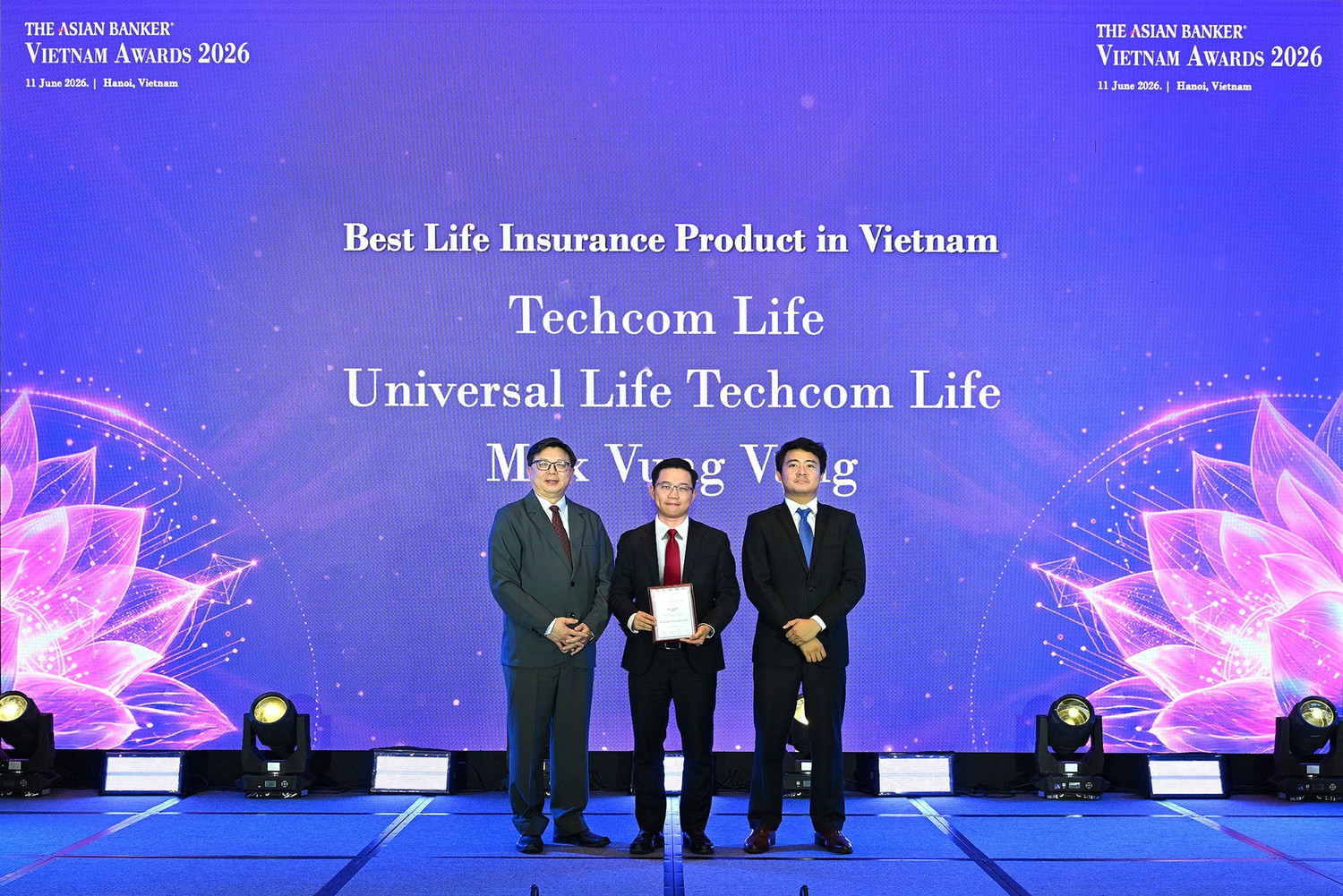 award-max-vung-vang.jpg