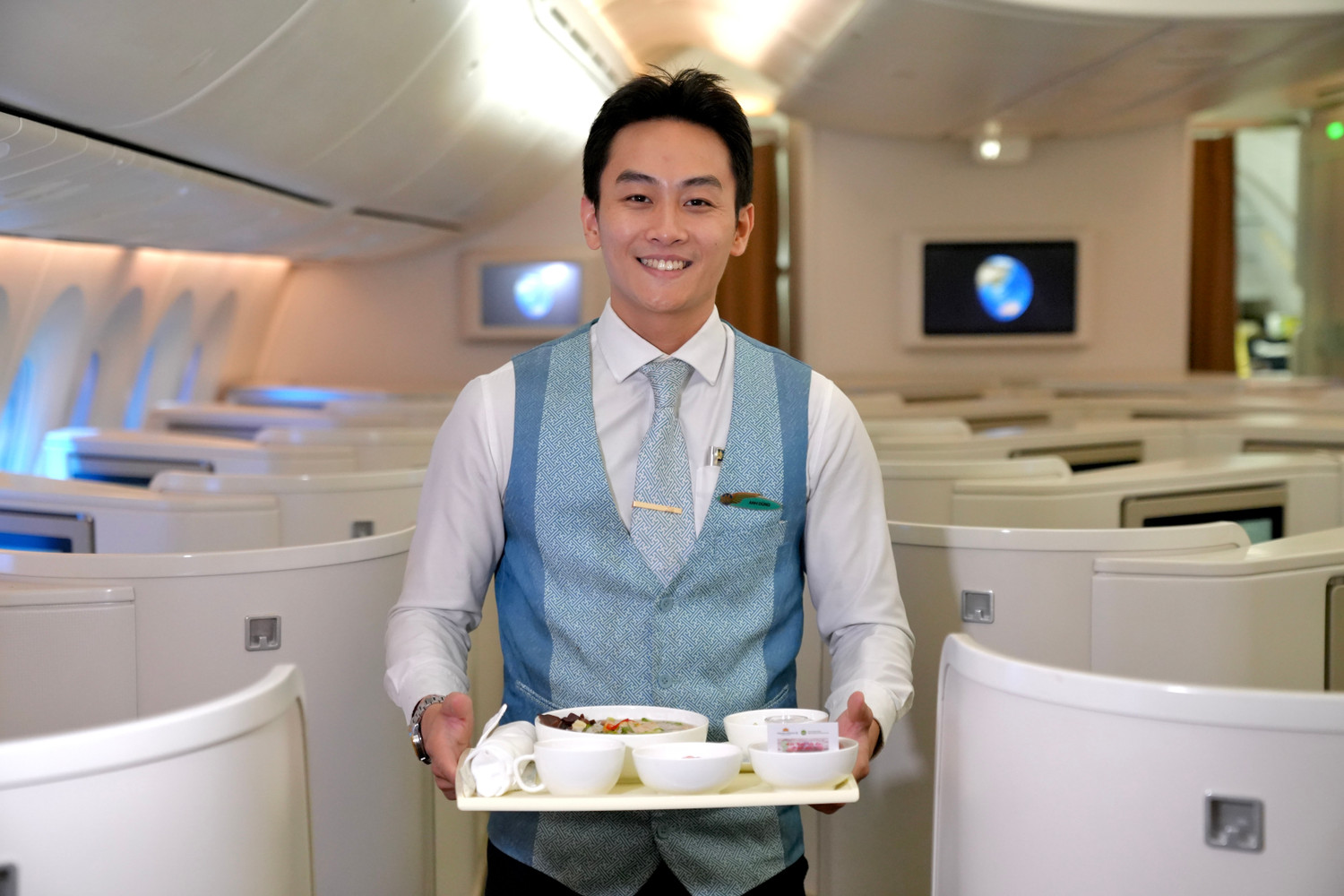 3-vietnam-airlines-lua-chon-ke-cau-chuyen-viet-nam-bang-sen.jpg