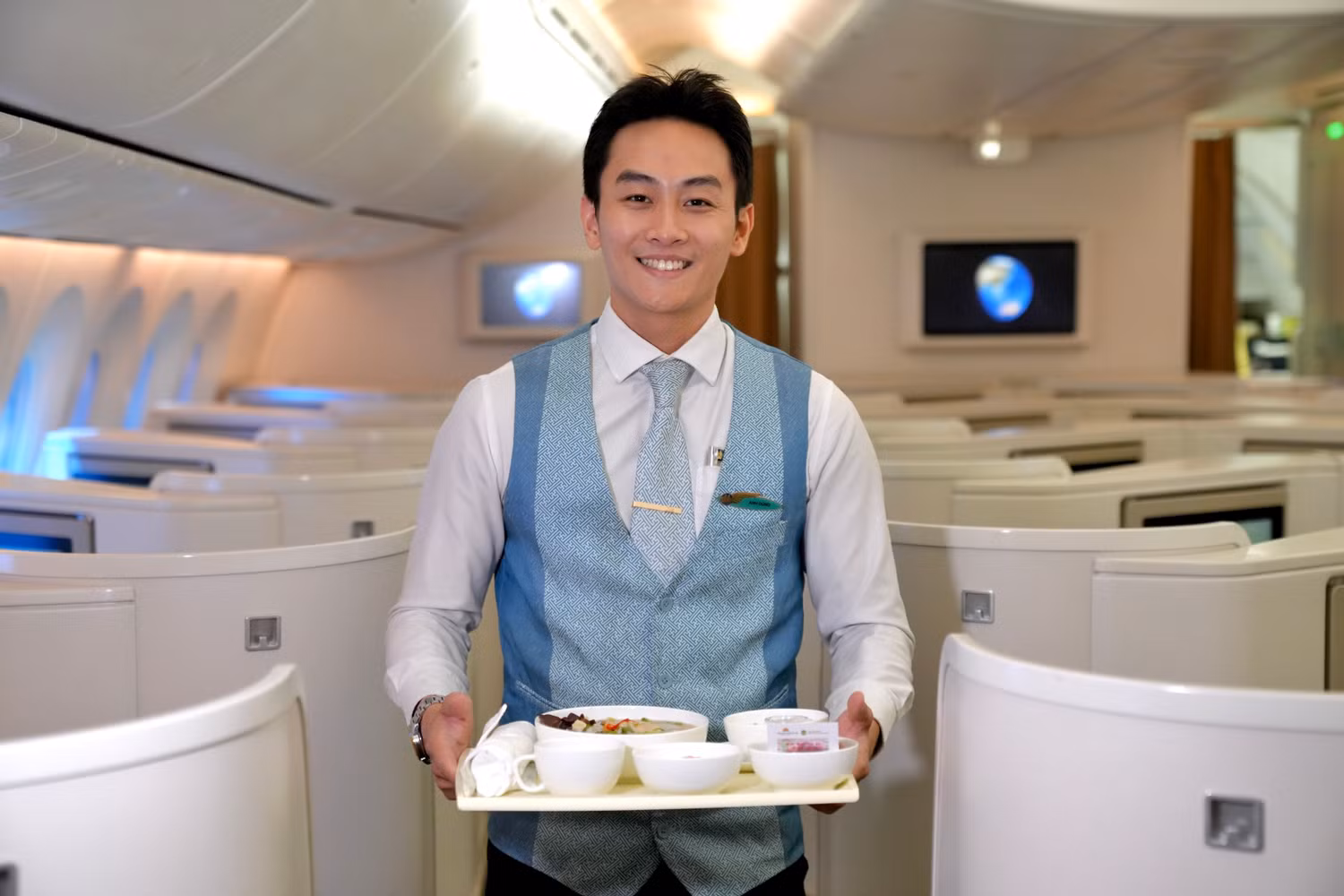 3-vietnam-airlines-lua-chon-ke-cau-chuyen-viet-nam-bang-sen.jpg