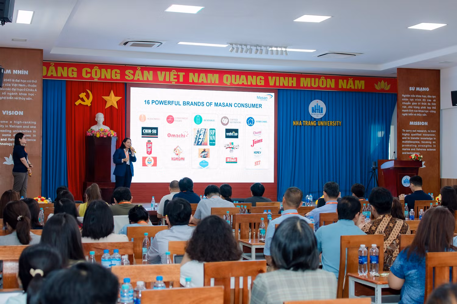 hinh-1-dai-dien-masan-consumer-ba-le-thi-nga-pho-tgd-phu-trach-nghien-cuu-va-phat-trien-san-pham-cua-masan-consumer-trinh-bay-tham-luan-tai-hoi-nghi-3.jpg