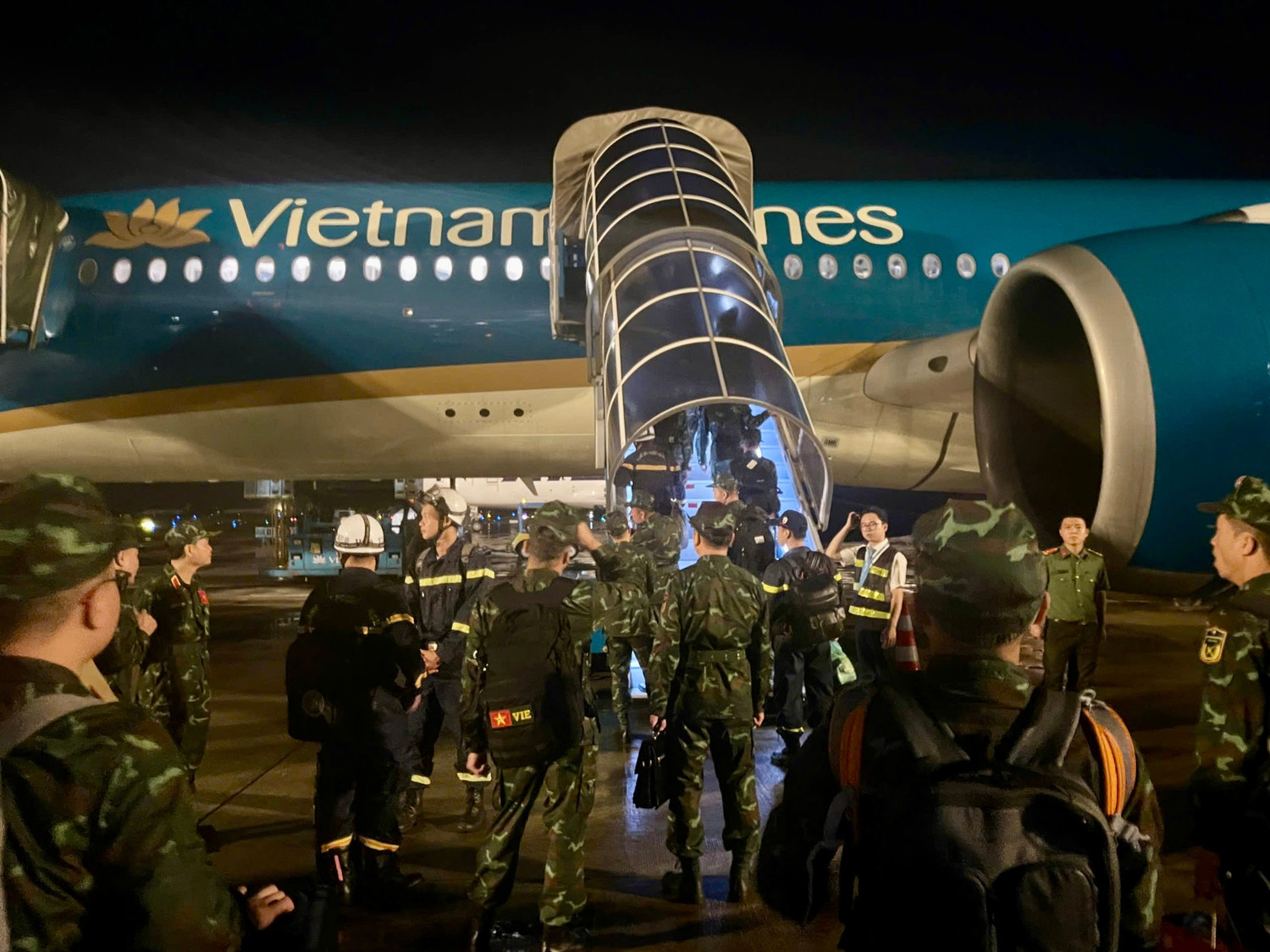 2-chuyen-bay-dac-biet-nay-mang-so-hieu-vn66-duoc-khai-thac-bang-tau-bay-than-rong-airbus-a350-da-cat-canh-tu-san-bay-noi-bai-luc-00-gio-45-phut-ngay-29-6-anh-qdnd.jpg