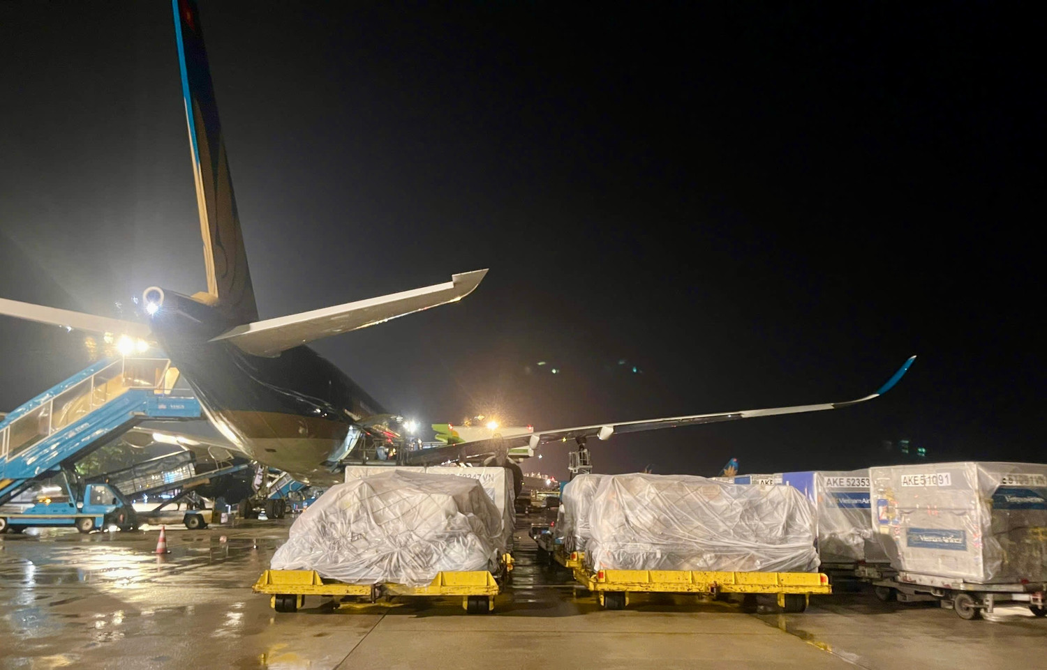 5-voi-kinh-nghiem-van-chuyen-hang-hoa-ho-tro-truoc-day-nen-vietnam-airlines-co-the-trien-khai-thuc-hien-rat-nhanh-chong-anh-vna.jpg