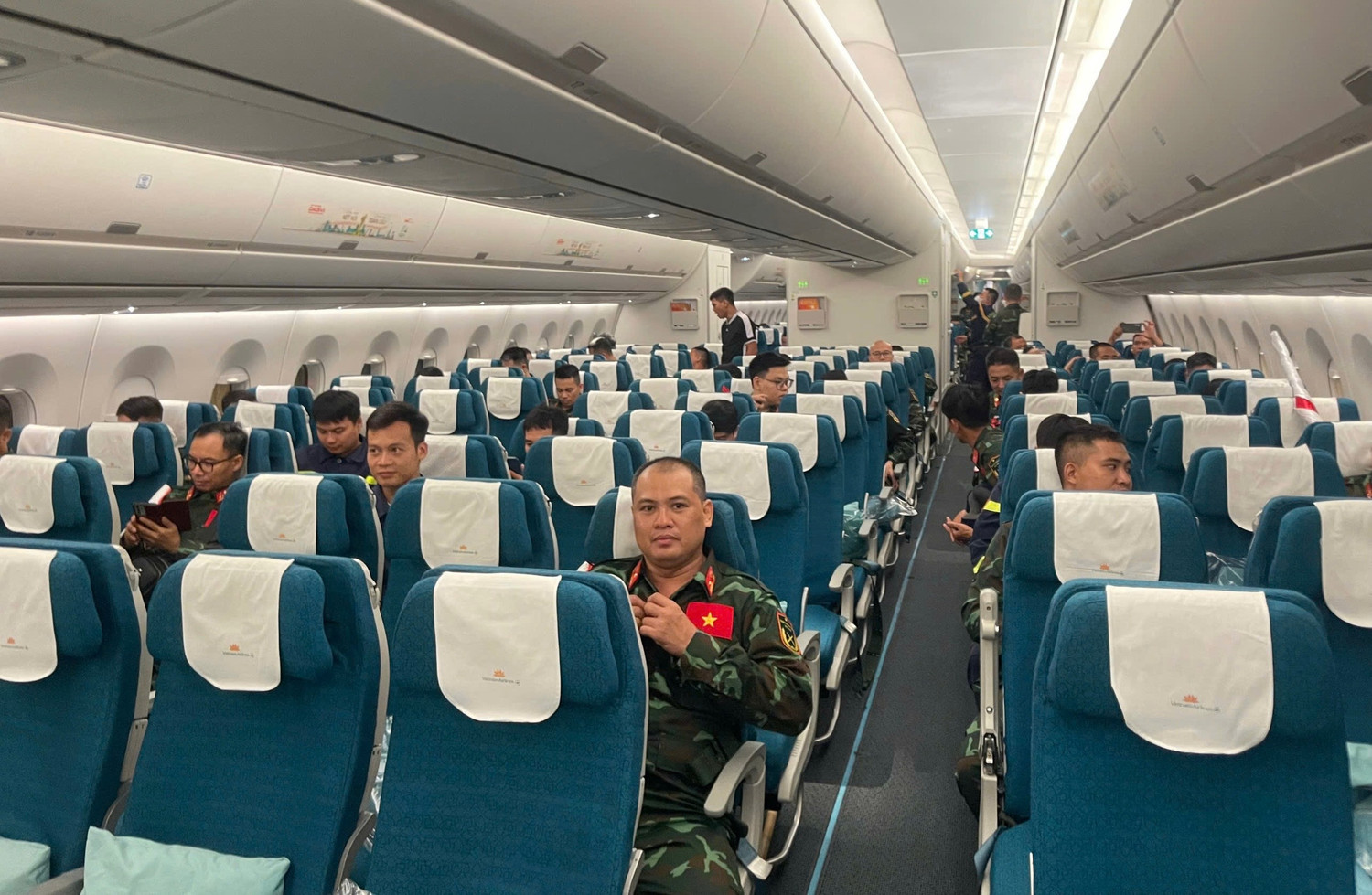 6-chuyen-bay-dac-biet-nay-khong-chi-la-nhiem-vu-ma-con-la-cam-ket-cua-hang-hang-khong-quoc-gia-trong-viec-lan-toa-tinh-than-nhan-ai-ket-noi-va-se-chia-voi-ban-be-quoc-te-anh-qdnd.jpg