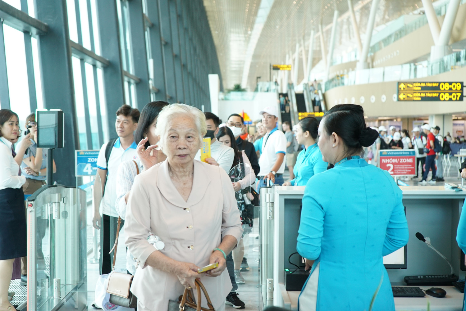 1-tu-ngay-06-06-2026-vietnam-airlines-chinh-thuc-mo-rong-chuong-trinh-uu-dai-giam-15-gia-ve-noi-dia-danh-cho-hanh-khach-tu-60-tuoi-tro-len-tren-website-cua-hang.jpg
