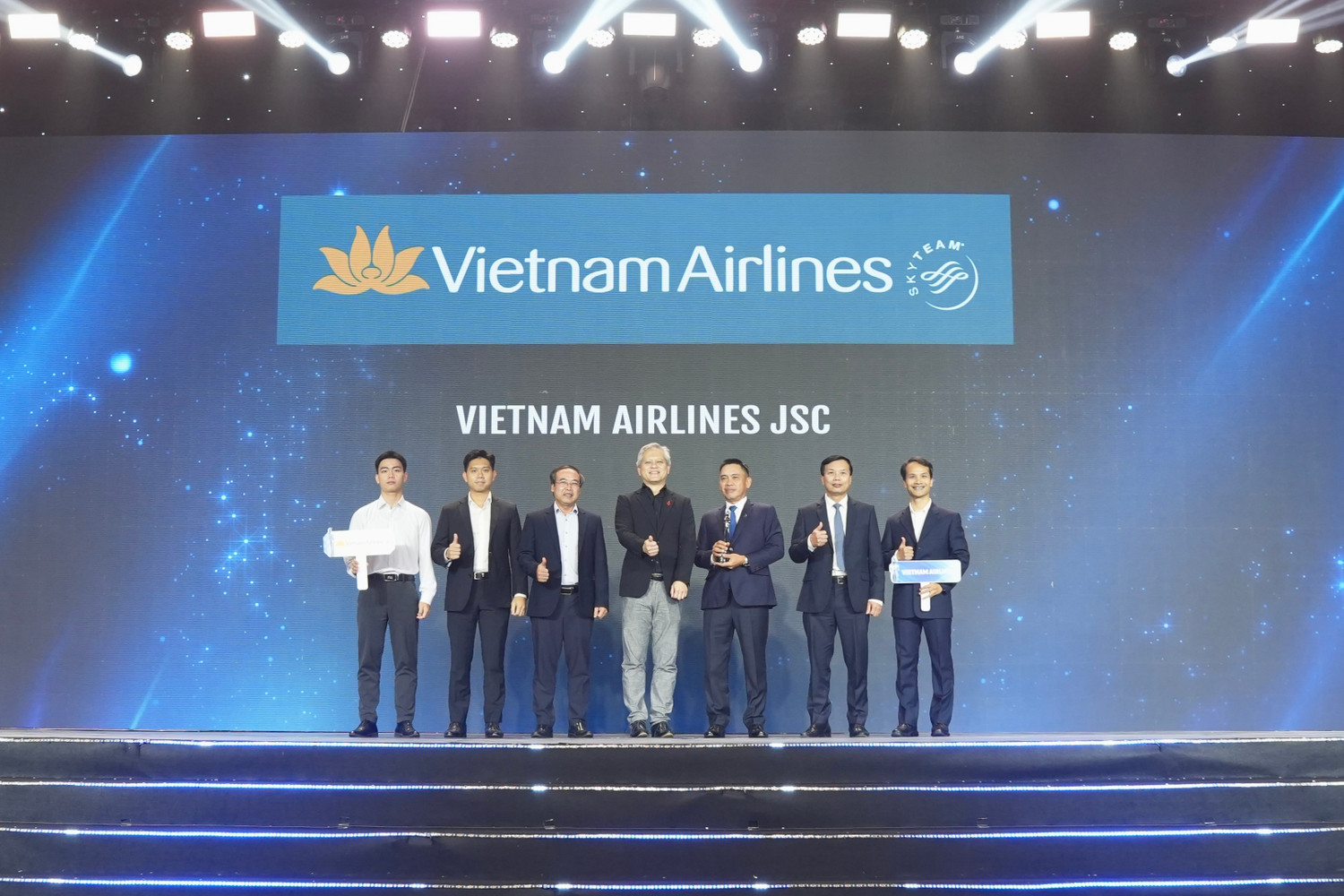 1-vietnam-airlines-vua-duoc-tap-chi-hr-asia-trao-tang-giai-thuong-noi-lam-viec-tot-nhat-chau-a-2026.jpg