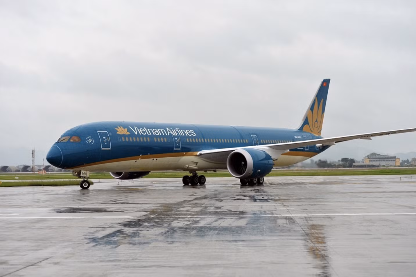 vietnam-airlines-dieu-chinh-ke-hoach-khai-thac-nham-bao-dam-an-toan-tuyet-doi-cho-hanh-khach-va-phi-hanh-doan-truoc-anh-huong-cua-bao-ba-vi-anh-minh-hoa.jpg