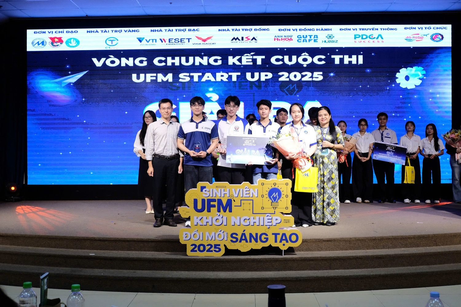 Giải Ba thuộc về Đội QuailCare AI với Dự án “Giải pháp tích hợp AI + IoT trong chăn nuôi chim cút”, mở ra hướng đi mới cho nông nghiệp thông minh tại Việt Nam.
