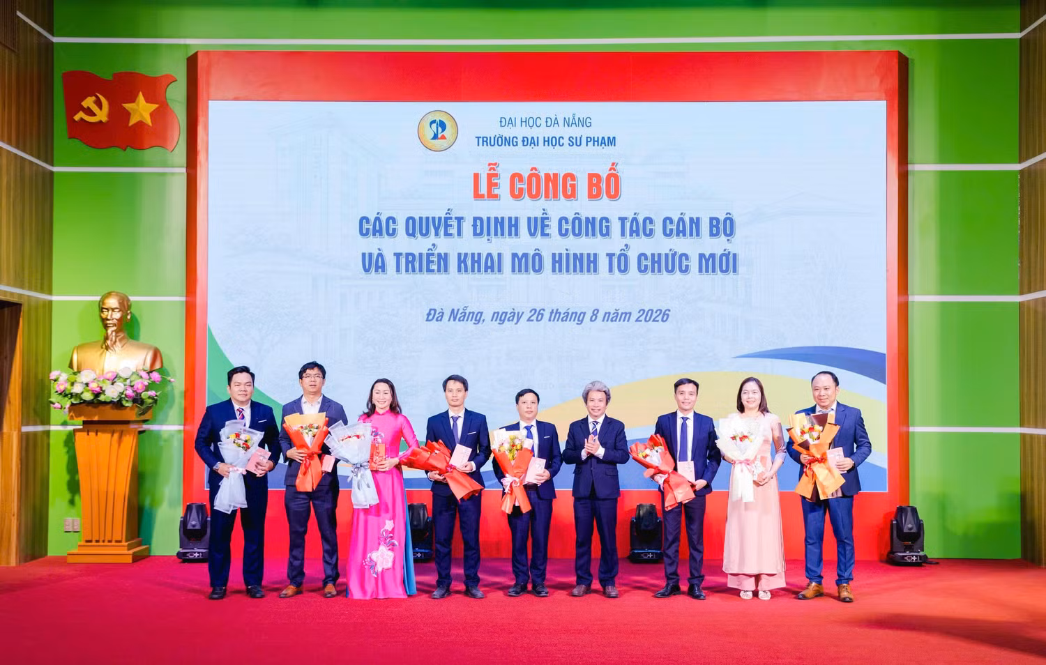 anh-08-tri-an-can-bo-thoi-chuc-vu.jpg