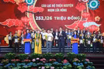 Với những đóng góp cho địa phương, vừa qua Câu lạc bộ Ngọn lửa hồng đã vinh dự được Ủy ban nhân dân tỉnh trao tặng bằng khen. Ảnh: CLB Ngọn lửa hồng cung cấp