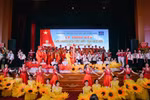 Nghi thức tiếp lửa truyền thống - chuyển giao thế hệ của nhà trường (Ảnh: LMT)